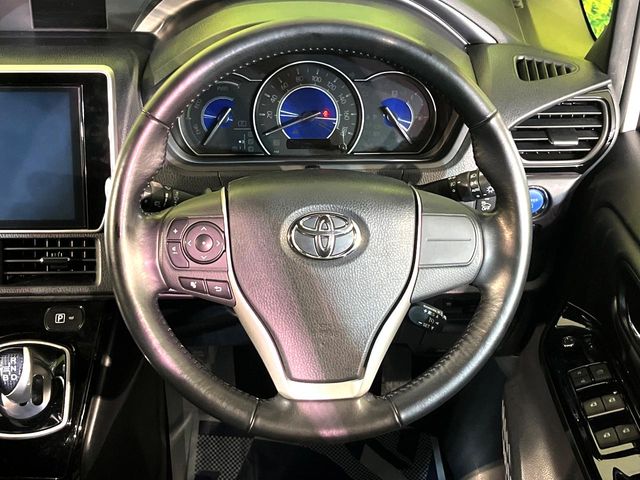 Toyota Noah 12