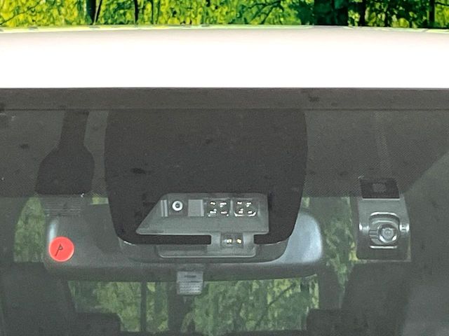 Toyota Noah 4