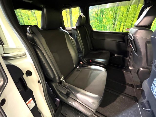 Toyota Noah 9
