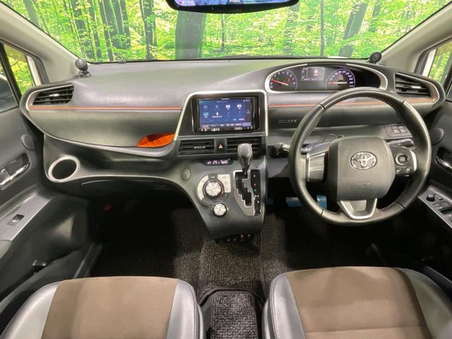 Toyota Sienta 2