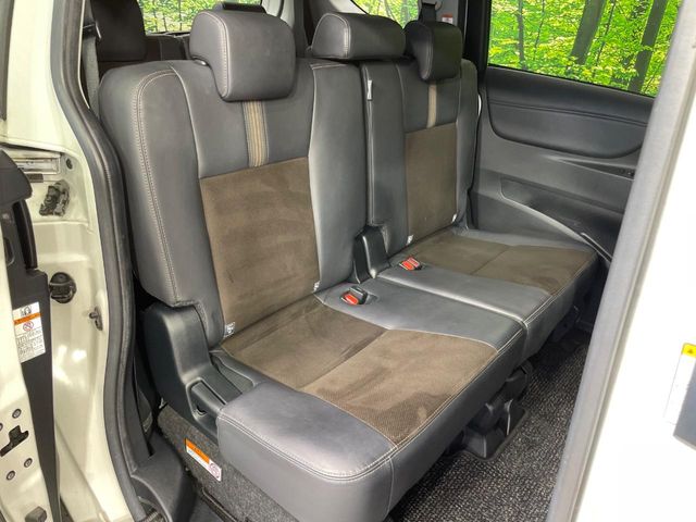 Toyota Sienta 9