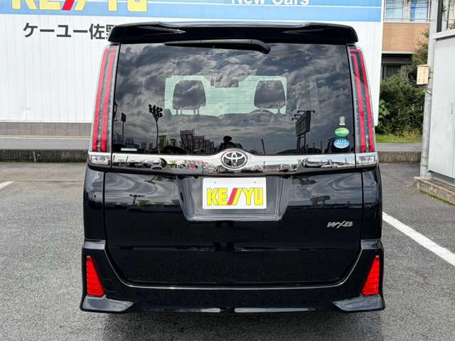 Toyota Noah 11