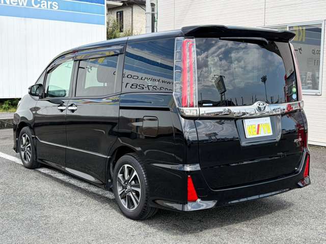 Toyota Noah 12