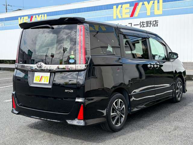 Toyota Noah 2