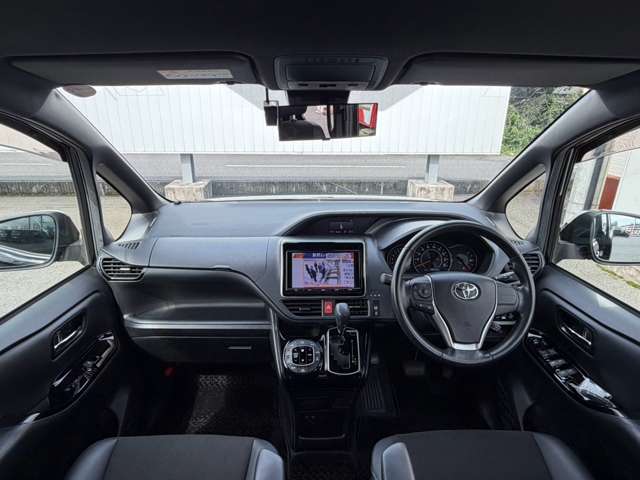 Toyota Noah 3