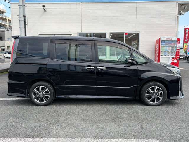 Toyota Noah 10