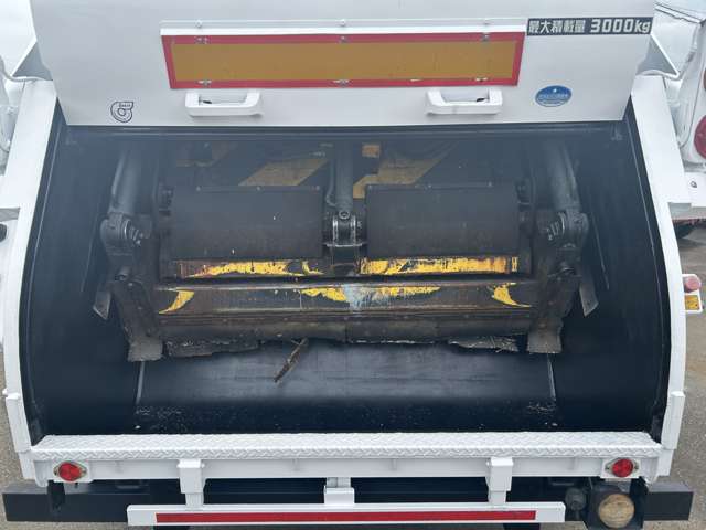Mitsubishi Fuso Canter 9