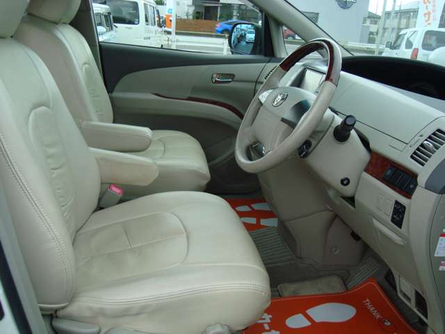 Toyota Estima 4