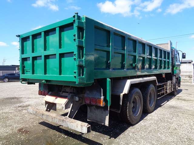 Isuzu Giga 4