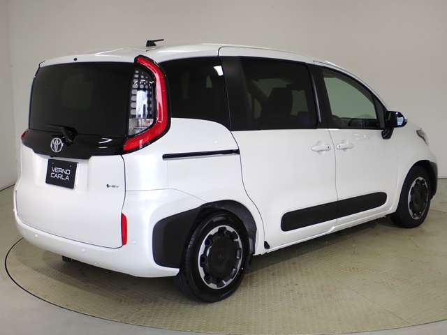 Toyota Sienta 10