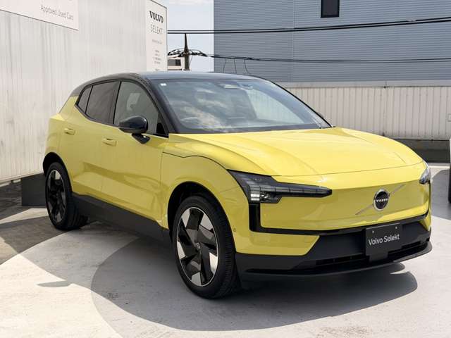 Volvo EX30 8