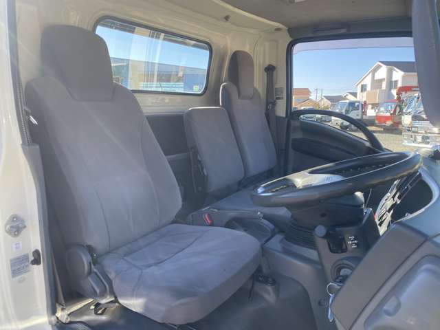 Isuzu Elf 6