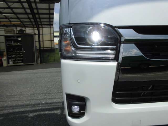 Toyota Hiace Van 11