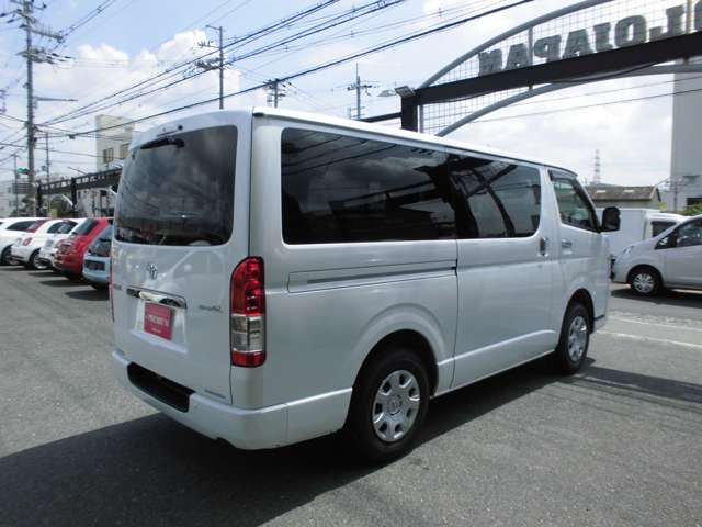 Toyota Hiace Van 7