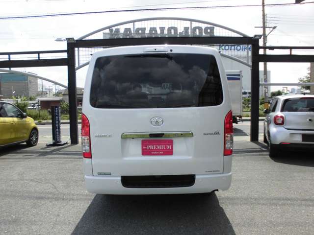 Toyota Hiace Van 8