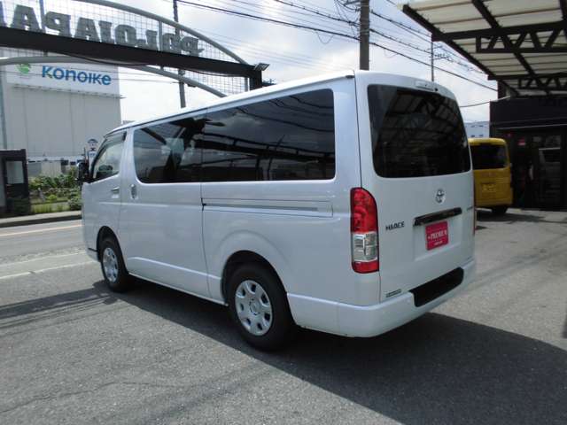 Toyota Hiace Van 9