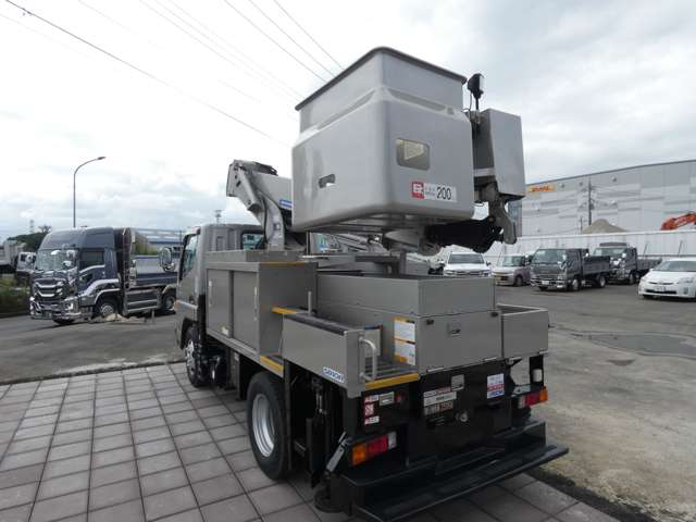 Mitsubishi Fuso Canter 9