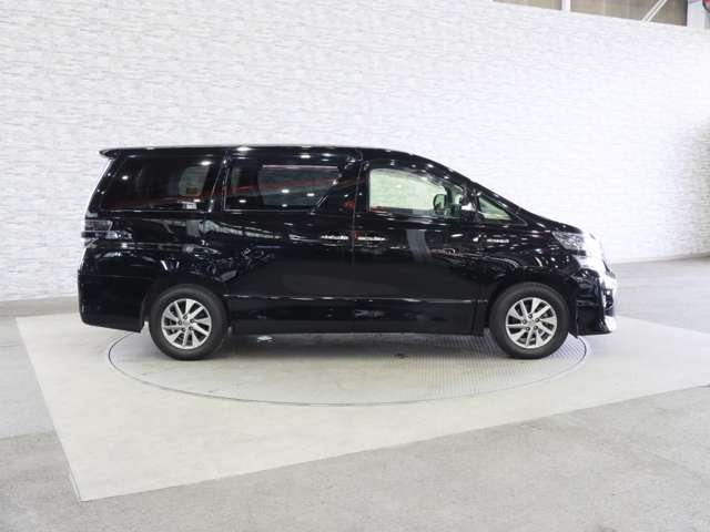 Toyota Vellfire Hybrid 10