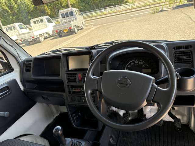 Nissan NT100 Clipper 4