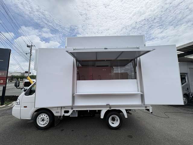 Mazda Bongo Truck 2