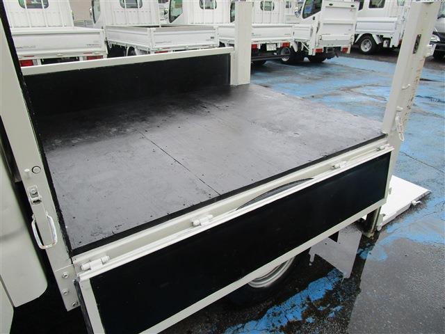 Hino Dutro 9