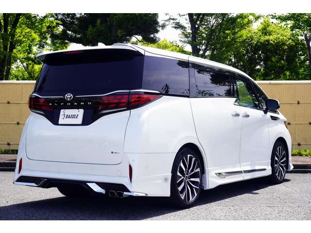 Toyota Alphard 4