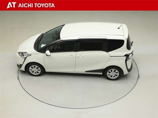Toyota Sienta 11