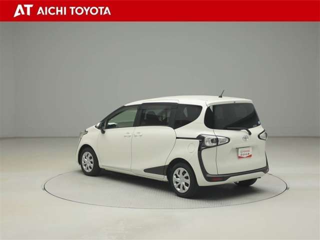 Toyota Sienta 4