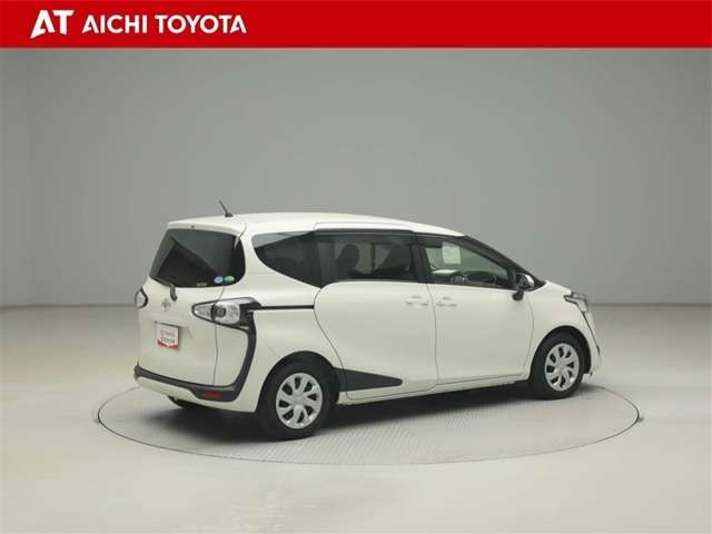 Toyota Sienta 6