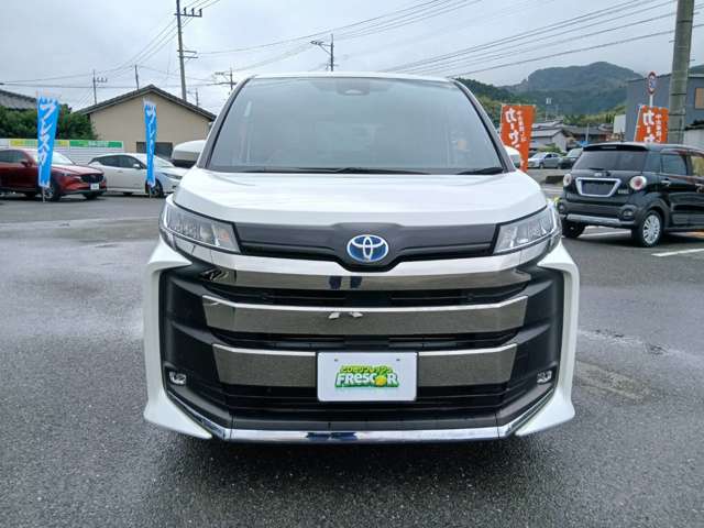 Toyota Noah 6