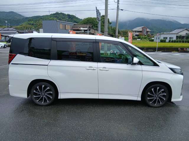 Toyota Noah 8