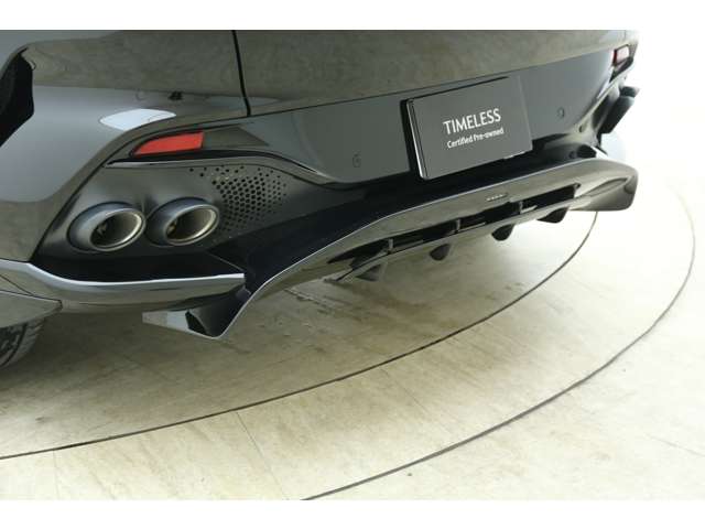 Aston Martin DBX 11