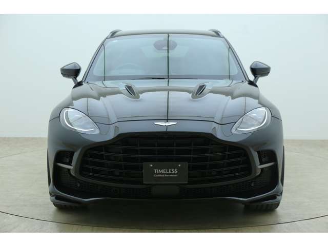Aston Martin DBX 3