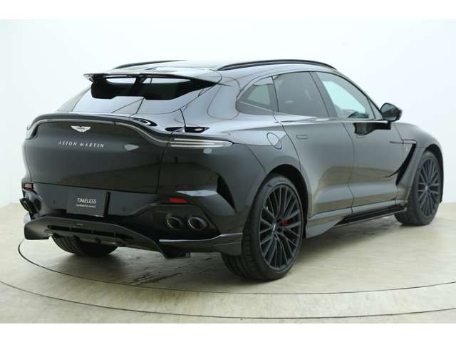 Aston Martin DBX 6
