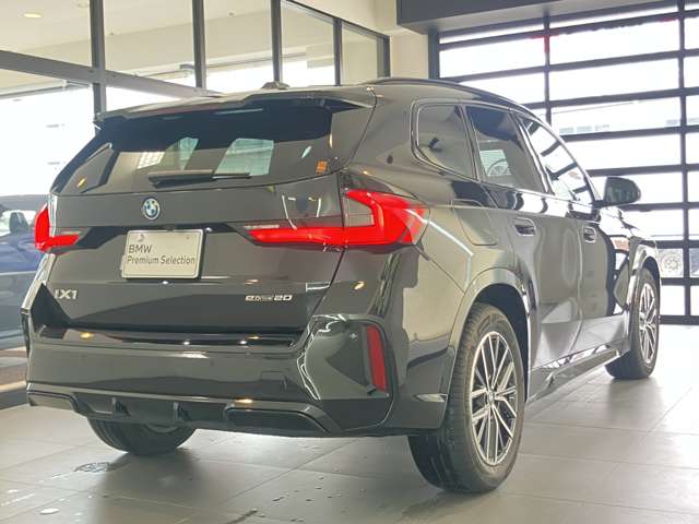 BMW iX1 11