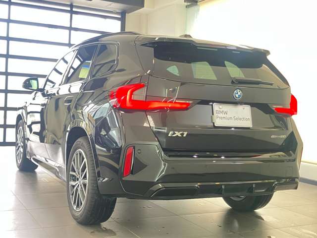 BMW iX1 12