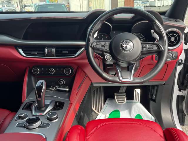 Alfa Romeo Stelvio 12