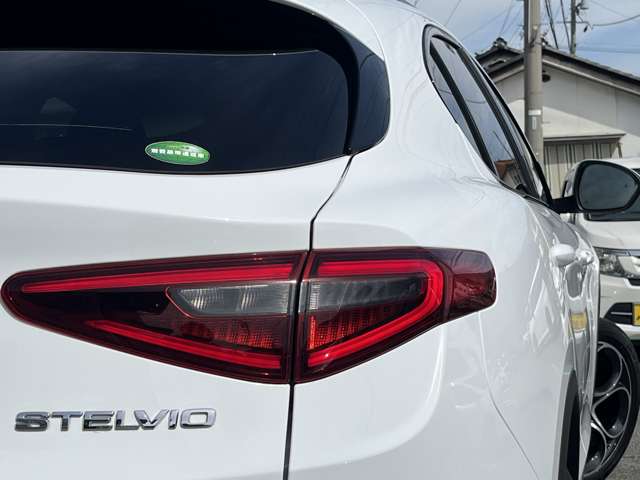 Alfa Romeo Stelvio 7