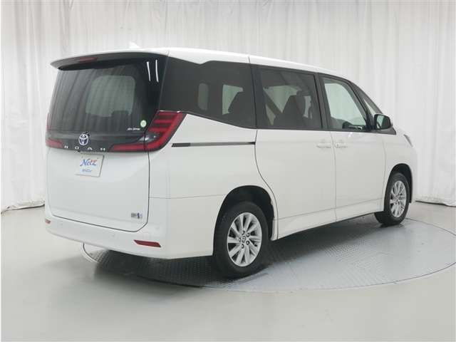 Toyota Noah 3