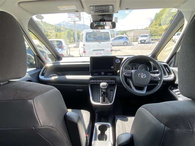 Toyota Noah 4