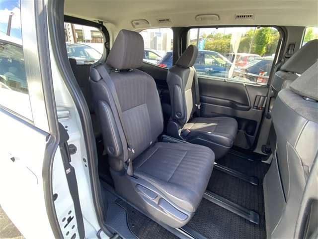 Toyota Noah 6
