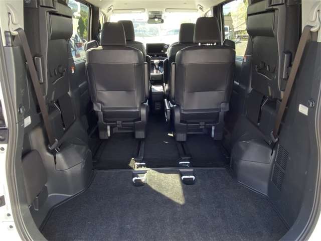 Toyota Noah 8