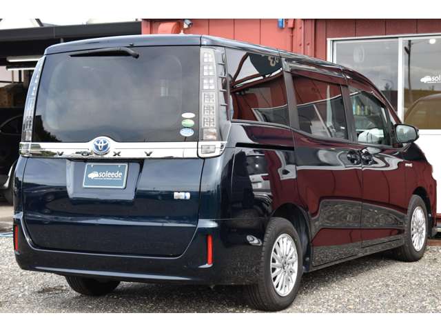 Toyota Voxy 11