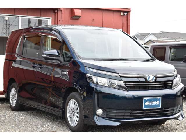Toyota Voxy 4