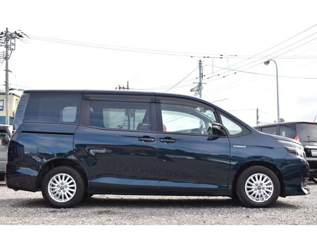 Toyota Voxy 8