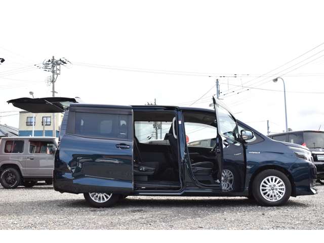 Toyota Voxy 9