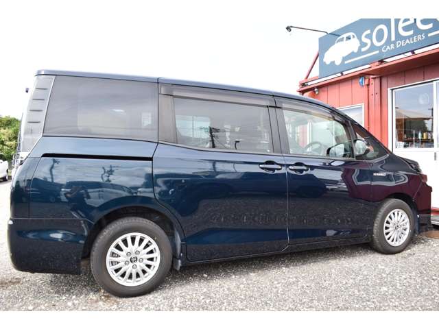 Toyota Voxy 10
