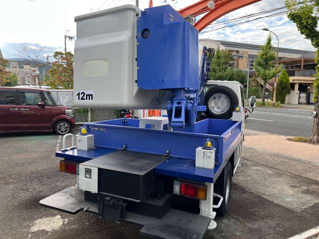 Isuzu Elf 9
