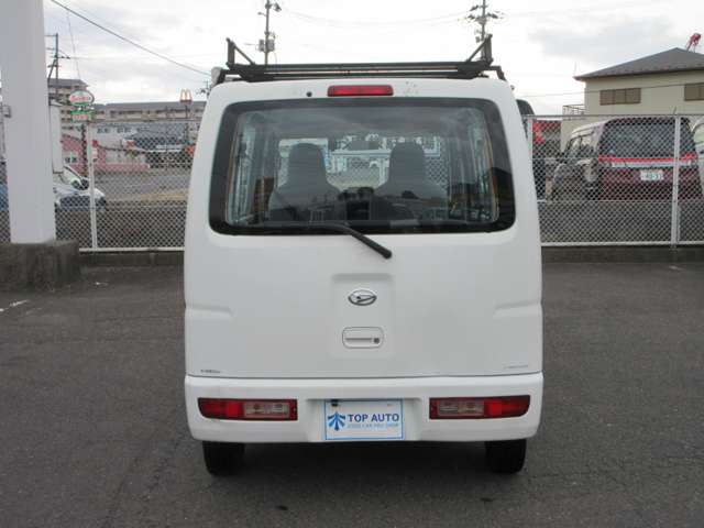 Daihatsu Hijet Cargo 5