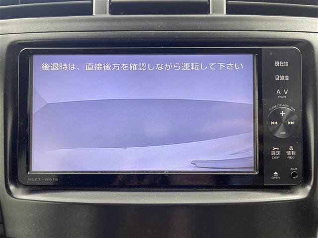 Toyota Prius α 5